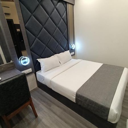 Hotel Classio Andheri - Near Dn Nagar Metro Station Mumbai Bagian luar foto
