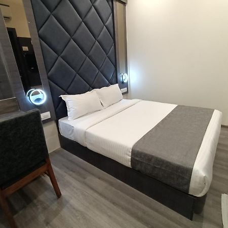 Hotel Classio Andheri - Near Dn Nagar Metro Station Mumbai Bagian luar foto