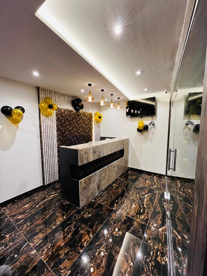 Hotel Classio Andheri - Near Dn Nagar Metro Station Mumbai Bagian luar foto