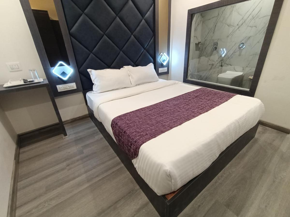 Hotel Classio Andheri - Near Dn Nagar Metro Station Mumbai Bagian luar foto