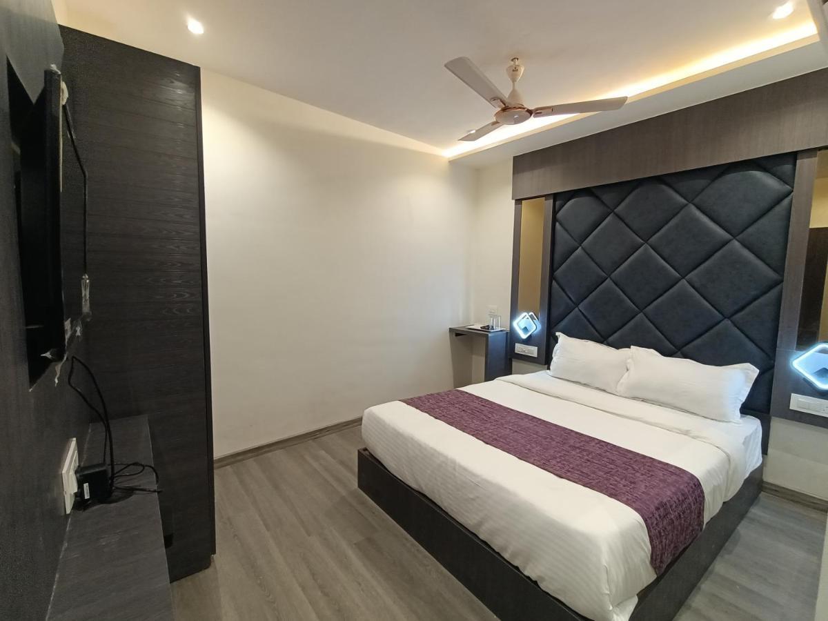 Hotel Classio Andheri - Near Dn Nagar Metro Station Mumbai Bagian luar foto