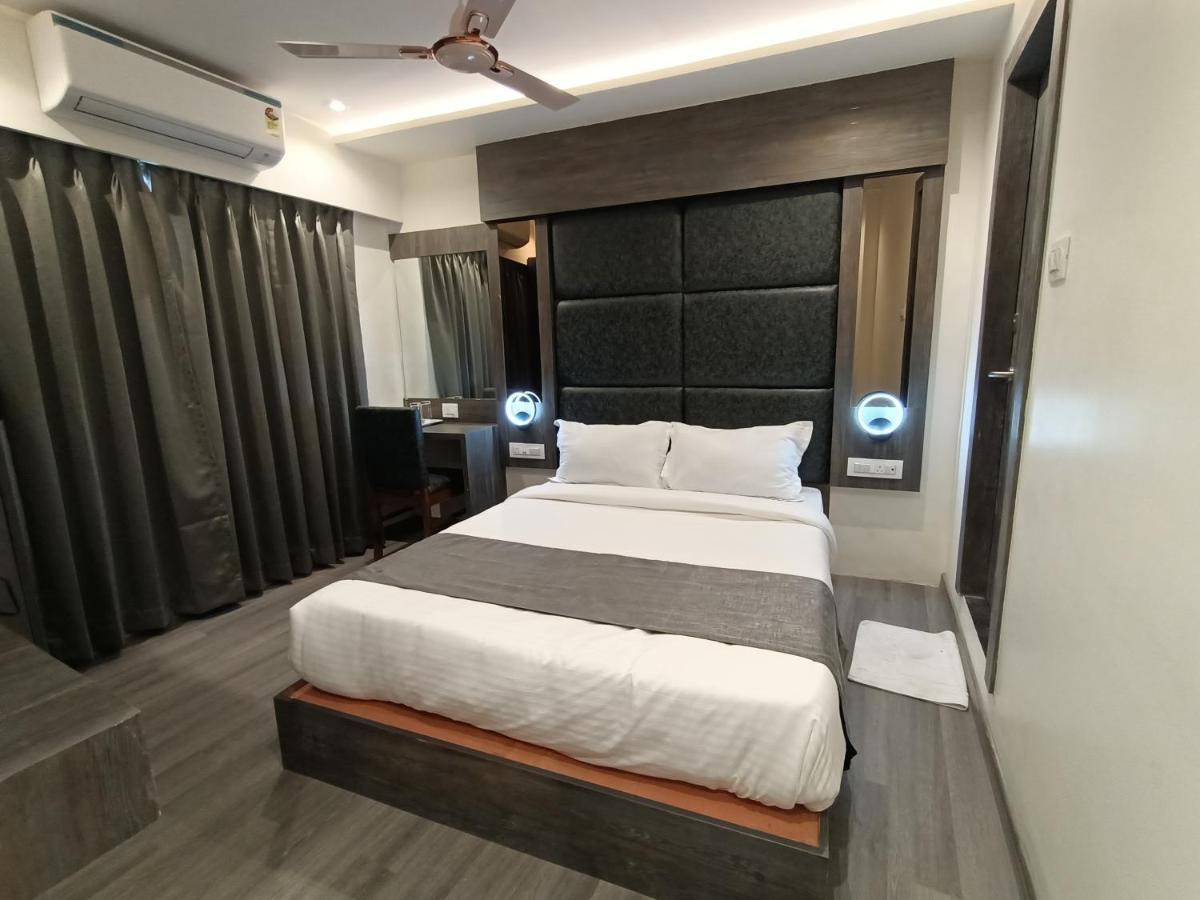 Hotel Classio Andheri - Near Dn Nagar Metro Station Mumbai Bagian luar foto