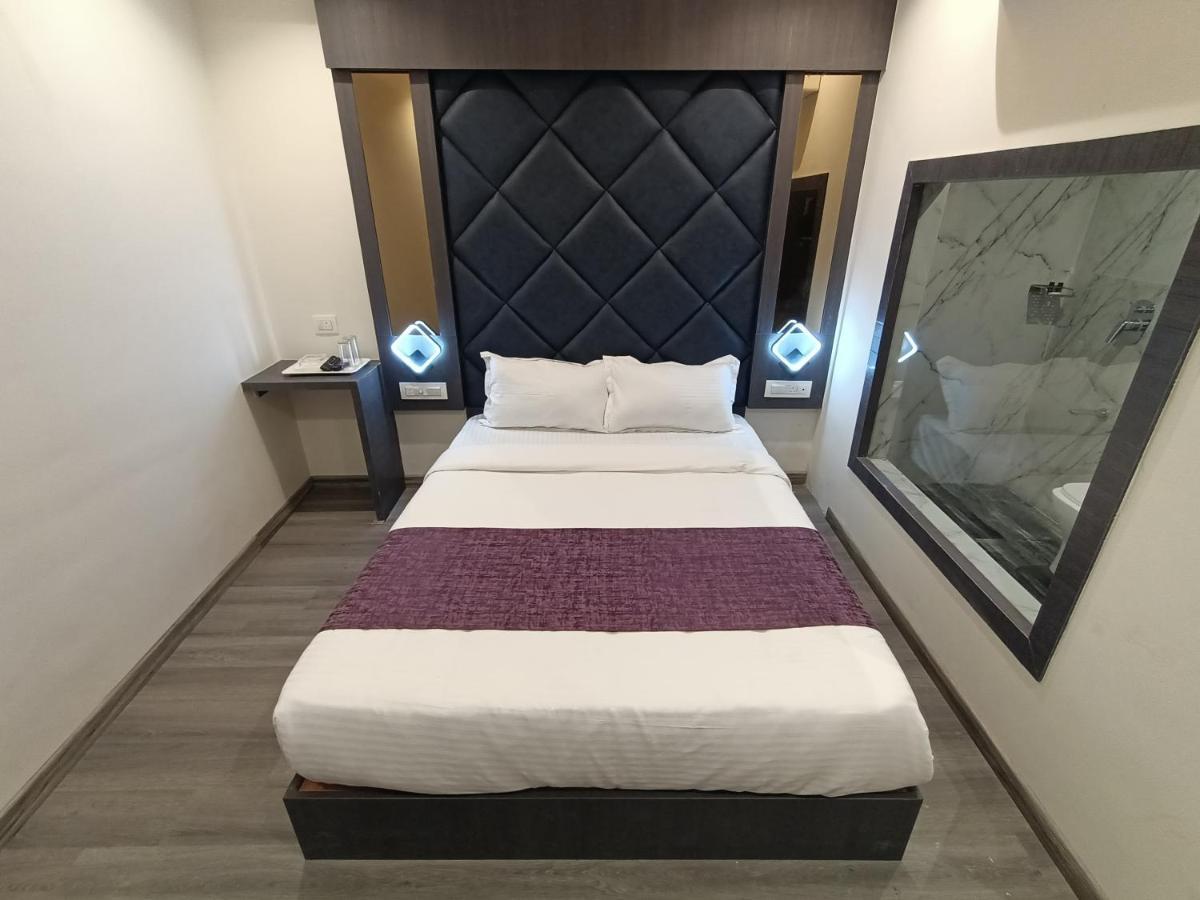Hotel Classio Andheri - Near Dn Nagar Metro Station Mumbai Bagian luar foto