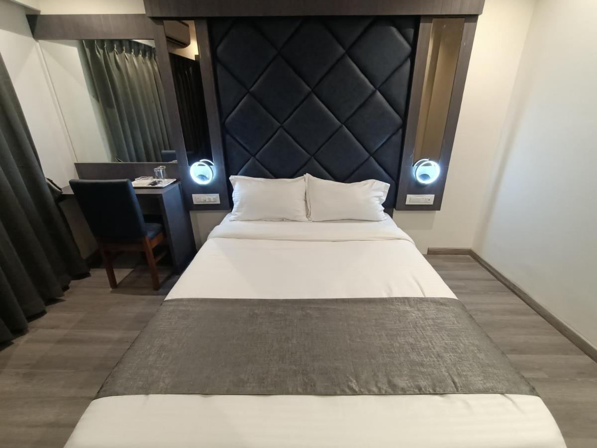 Hotel Classio Andheri - Near Dn Nagar Metro Station Mumbai Bagian luar foto