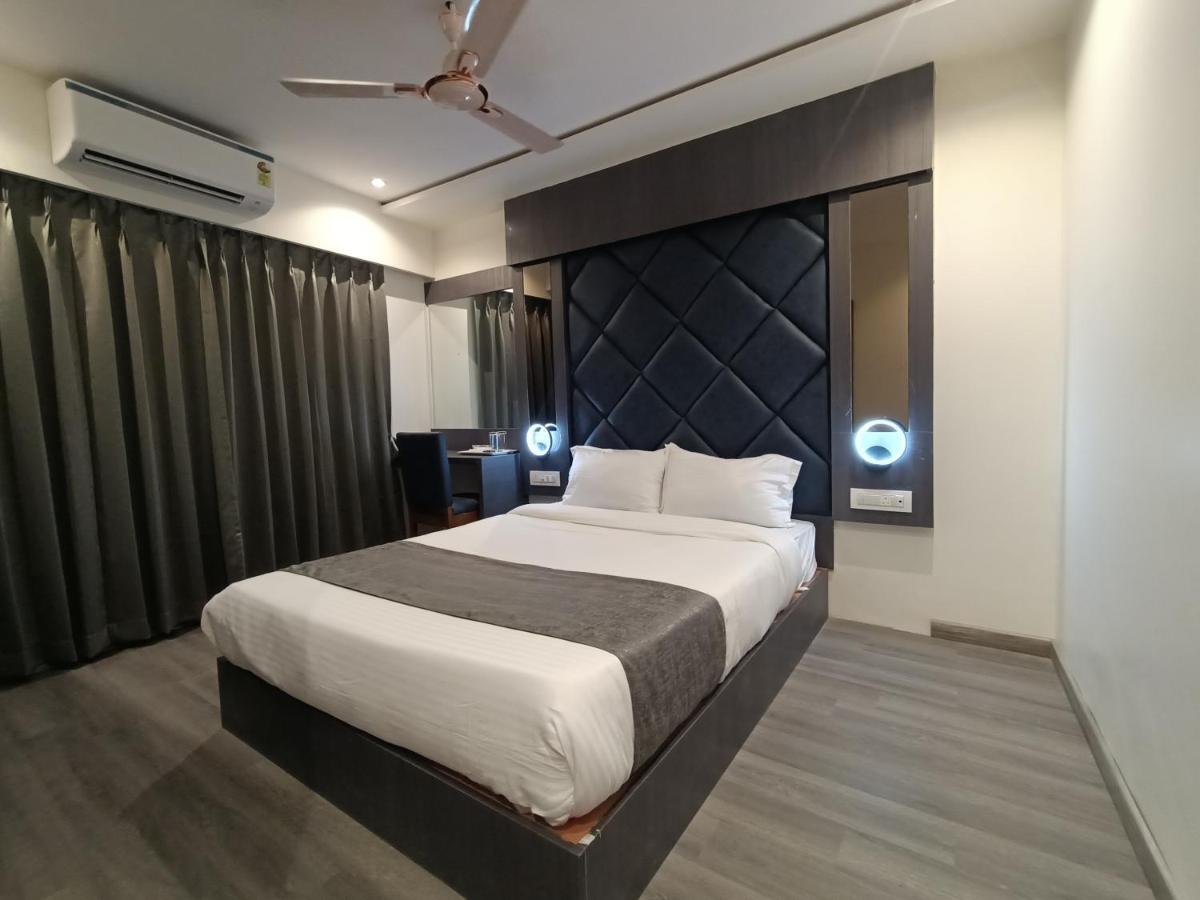 Hotel Classio Andheri - Near Dn Nagar Metro Station Mumbai Bagian luar foto