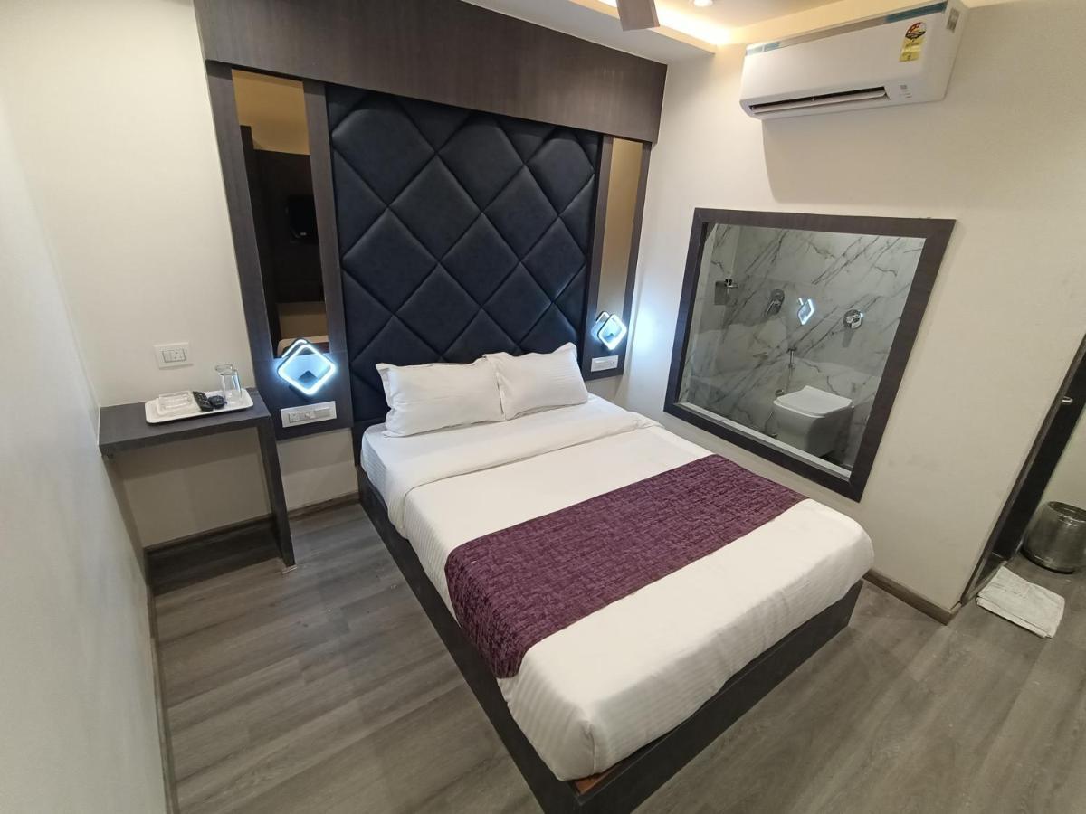Hotel Classio Andheri - Near Dn Nagar Metro Station Mumbai Bagian luar foto