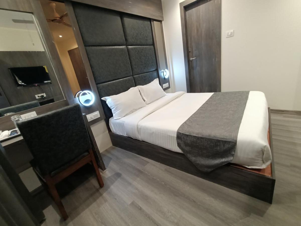 Hotel Classio Andheri - Near Dn Nagar Metro Station Mumbai Bagian luar foto