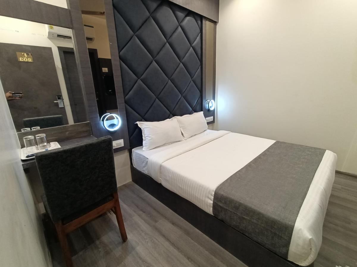 Hotel Classio Andheri - Near Dn Nagar Metro Station Mumbai Bagian luar foto