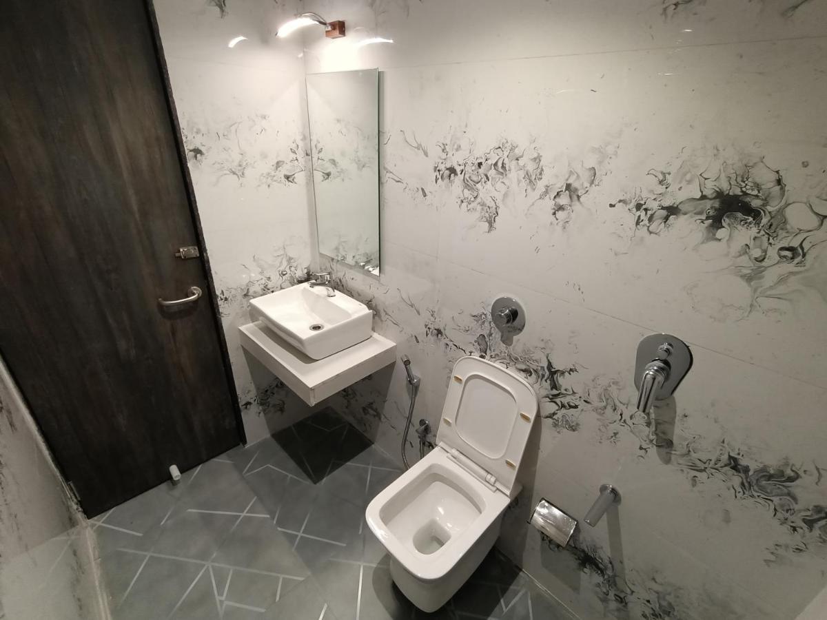 Hotel Classio Andheri - Near Dn Nagar Metro Station Mumbai Bagian luar foto