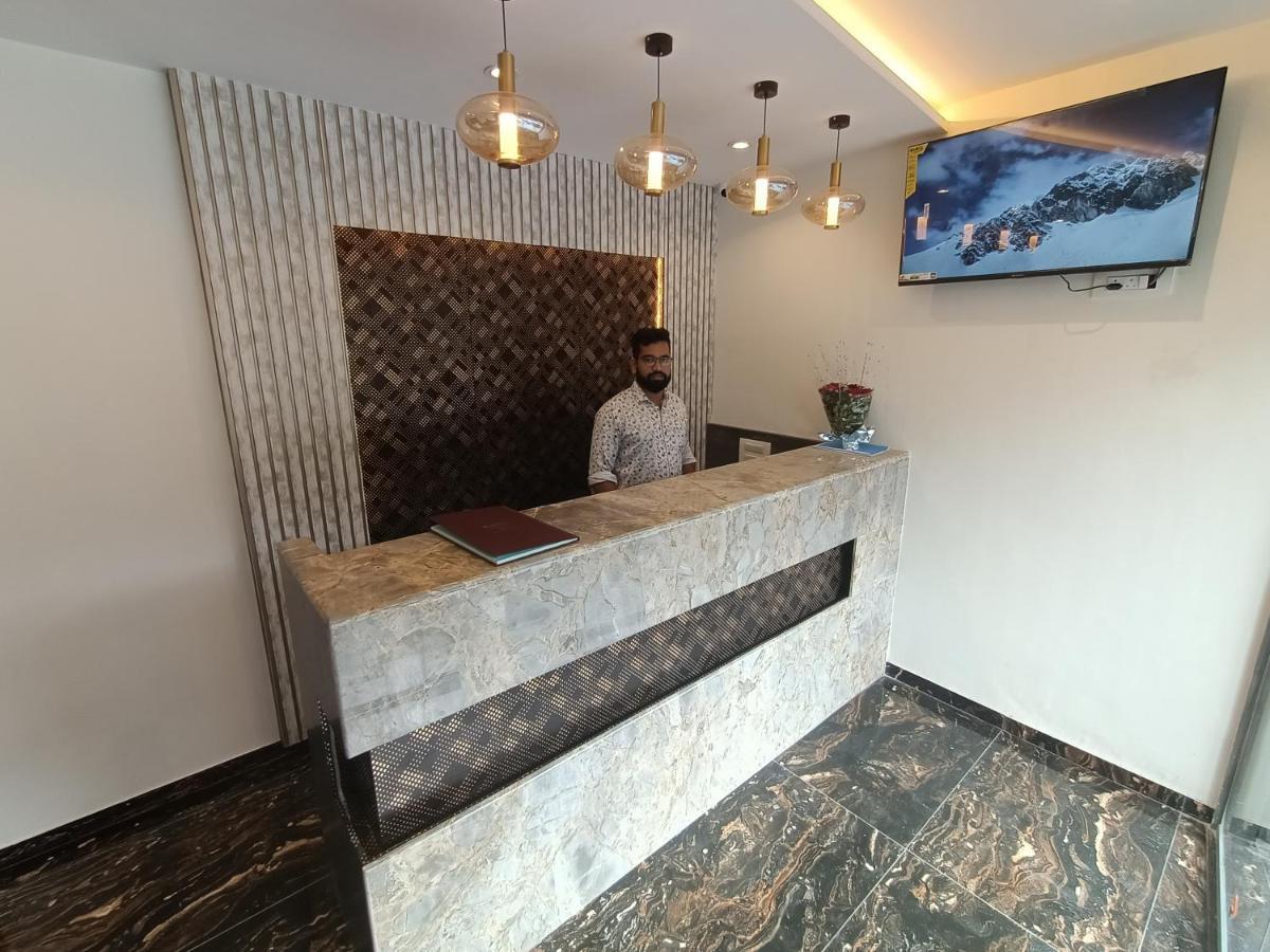 Hotel Classio Andheri - Near Dn Nagar Metro Station Mumbai Bagian luar foto