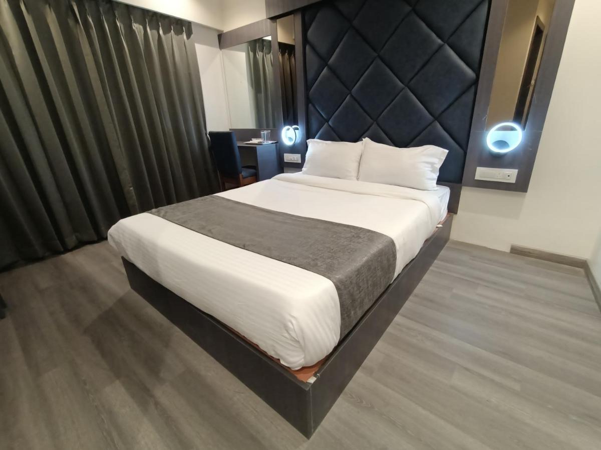 Hotel Classio Andheri - Near Dn Nagar Metro Station Mumbai Bagian luar foto