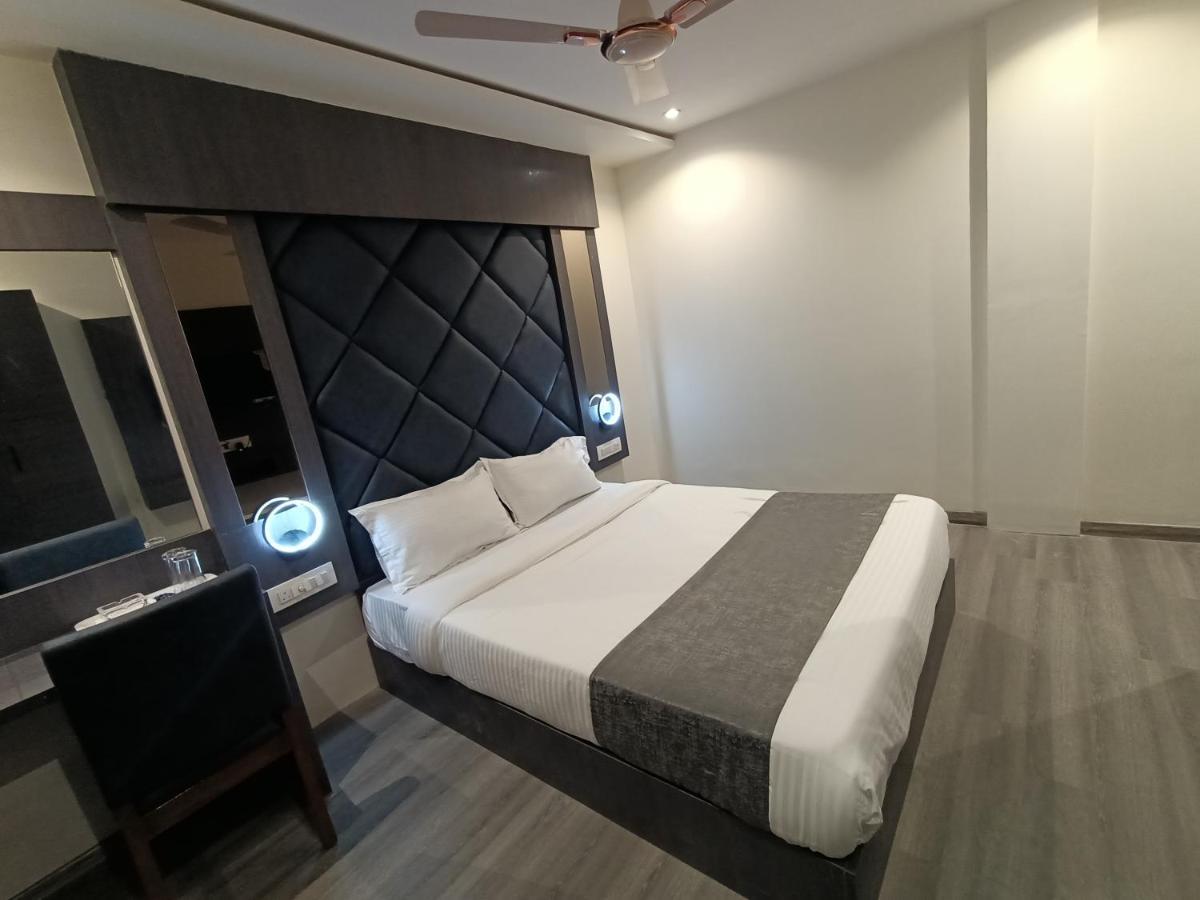 Hotel Classio Andheri - Near Dn Nagar Metro Station Mumbai Bagian luar foto