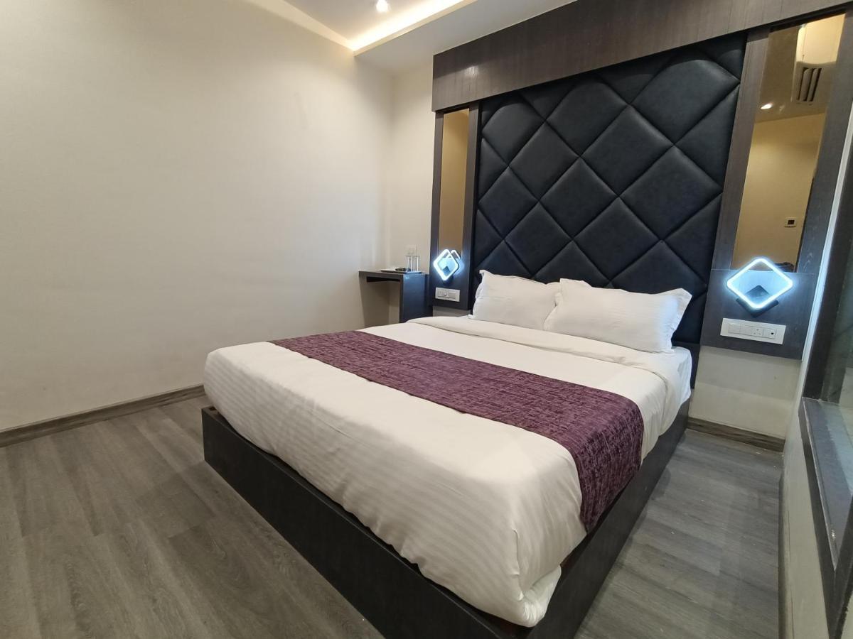 Hotel Classio Andheri - Near Dn Nagar Metro Station Mumbai Bagian luar foto